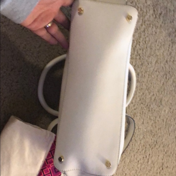 Tory Burch Robinson Mini Tote. - Picture 8 of 8